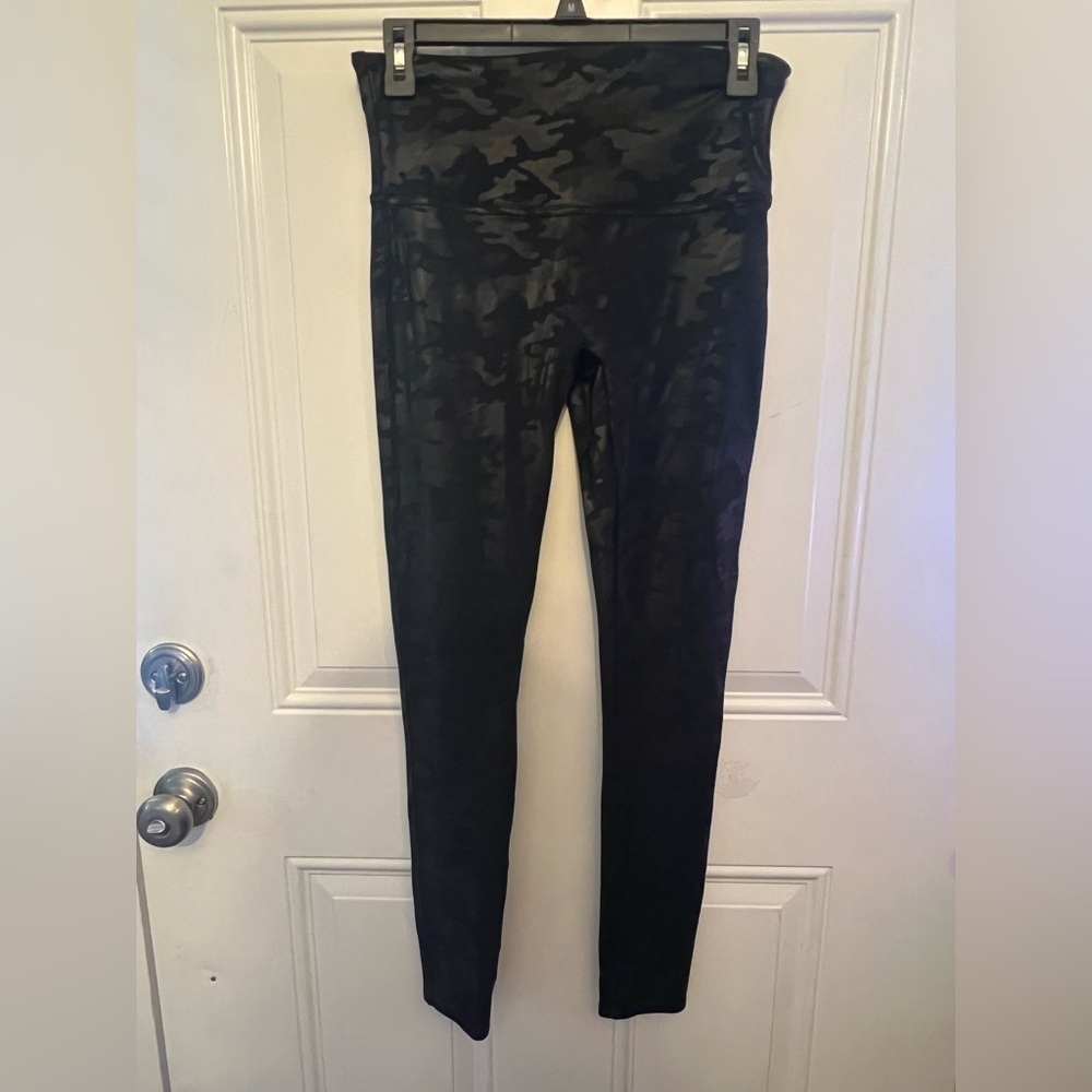 Spanx Faux Leather Camo Print Leggings Metallic Size Large